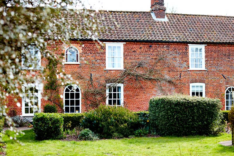 Waterfall Cottage: the house